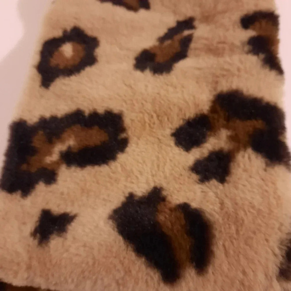 For the Love Gift Boutique Leopard Infinity Scarf Neckwarmer Faux fur leopard - Picture 1 of 6